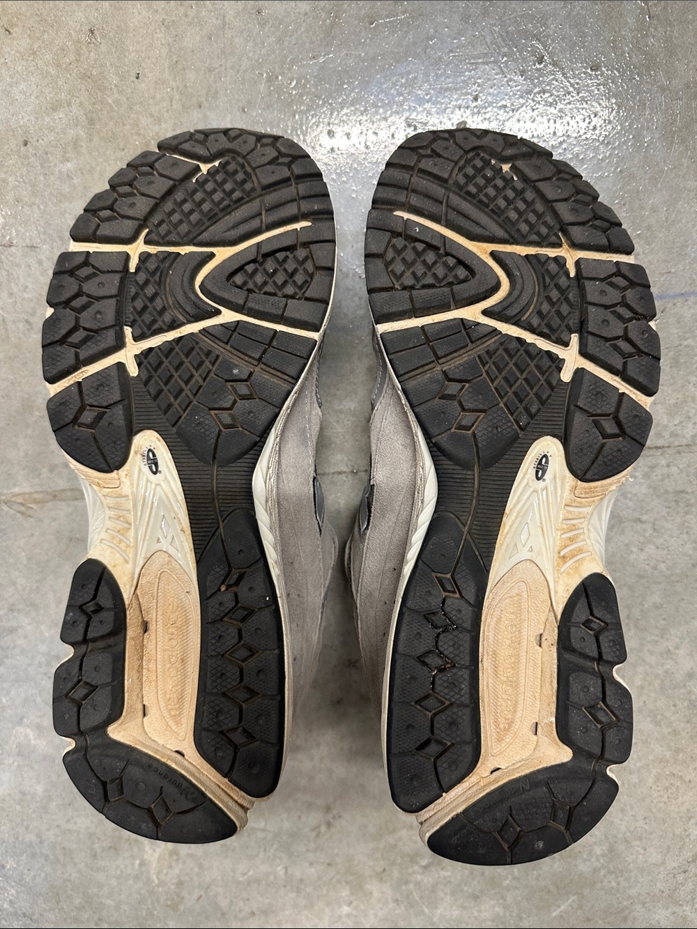 New Balance Men's Gray 2002r - Picture 5 of 6